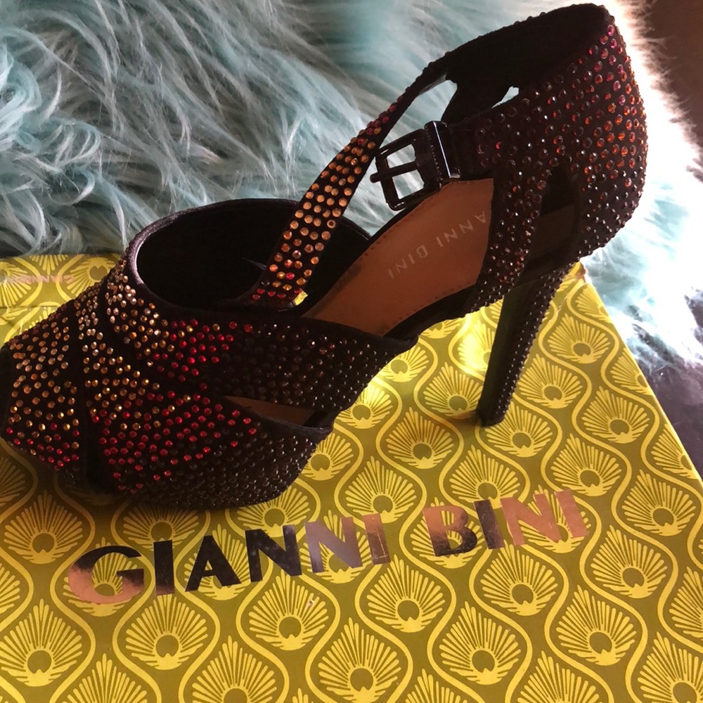Shoes - Picture 2 of 3